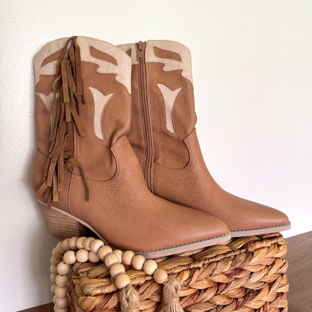 Oasis Society Western Fringe Boot Size 8.5